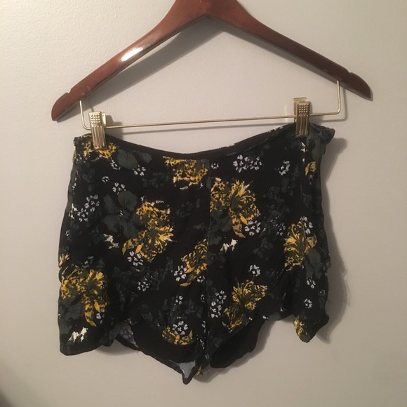 Free People Shorts - Picture 2 of 5